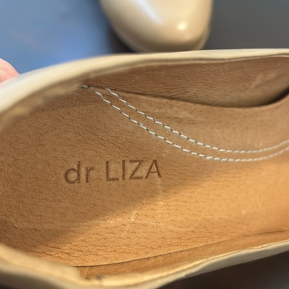 Dr LIZA Sneaker Pump Golden Sand Leather Closed Toe Heels Size 7.5 Wide - Picture 5 of 15